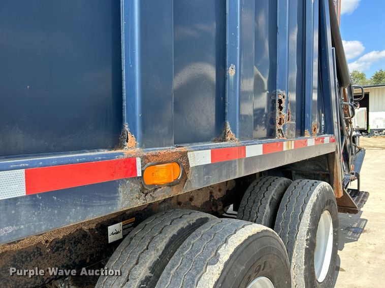 image for item DQ0932 2001 Mack LE613  refuse truck