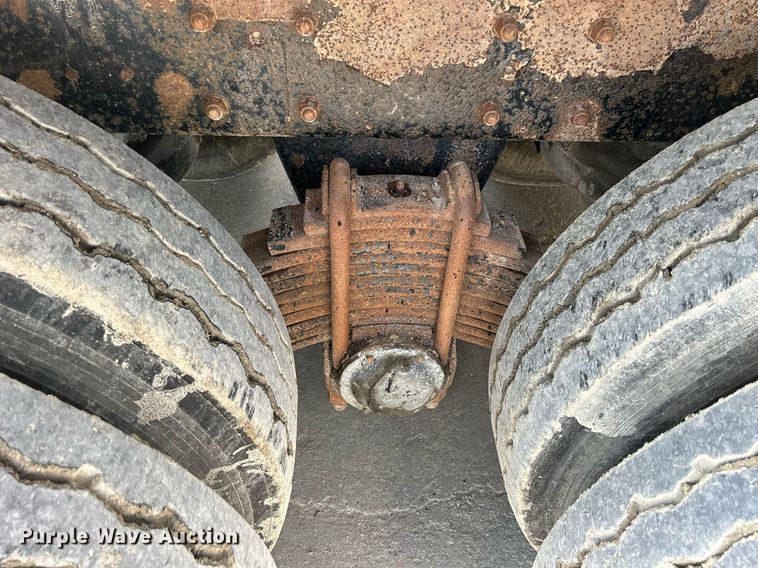 image for item DQ0932 2001 Mack LE613  refuse truck