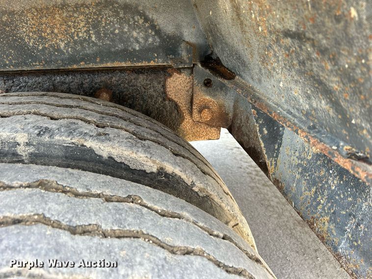 image for item DQ0932 2001 Mack LE613  refuse truck