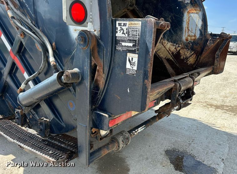 image for item DQ0932 2001 Mack LE613  refuse truck