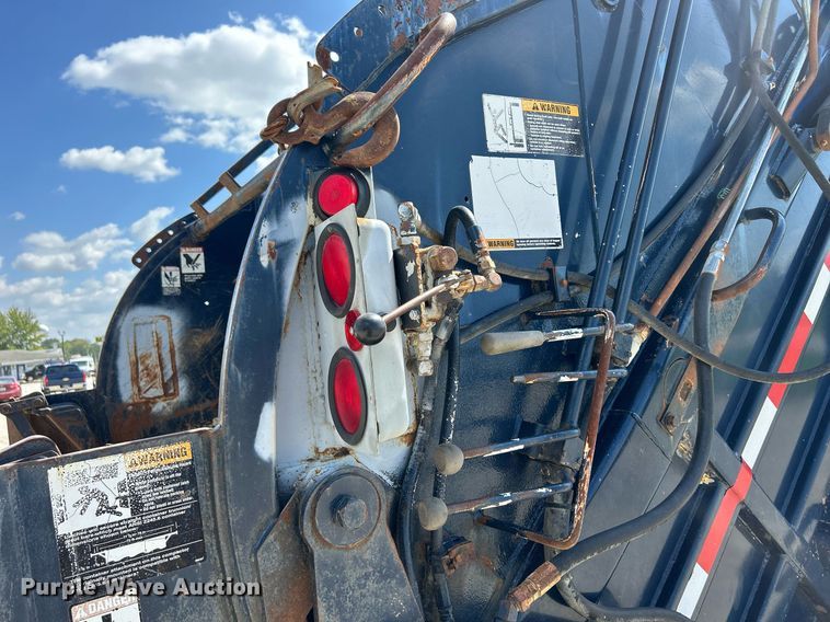 image for item DQ0932 2001 Mack LE613  refuse truck