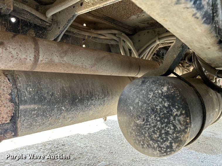 image for item DQ0932 2001 Mack LE613  refuse truck