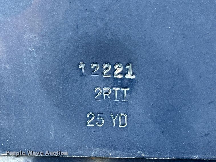 image for item DQ0932 2001 Mack LE613  refuse truck