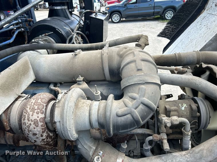 image for item DQ0932 2001 Mack LE613  refuse truck