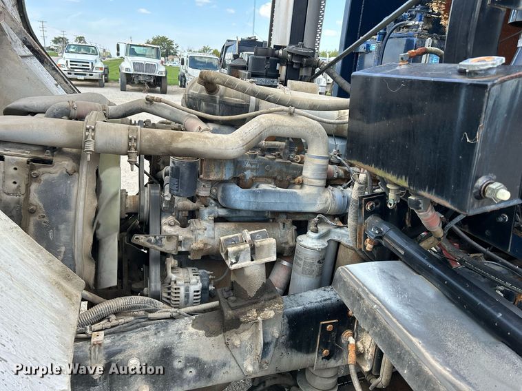 image for item DQ0932 2001 Mack LE613  refuse truck