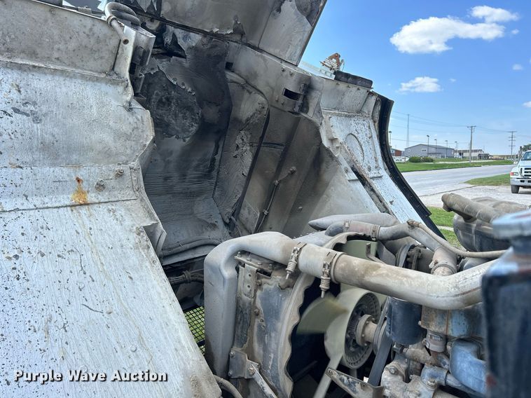 image for item DQ0932 2001 Mack LE613  refuse truck