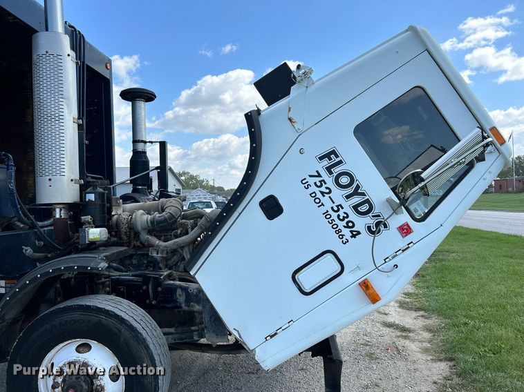 image for item DQ0932 2001 Mack LE613  refuse truck