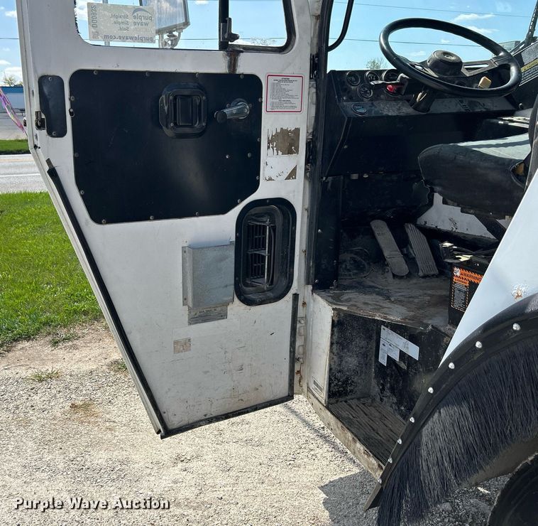 image for item DQ0932 2001 Mack LE613  refuse truck