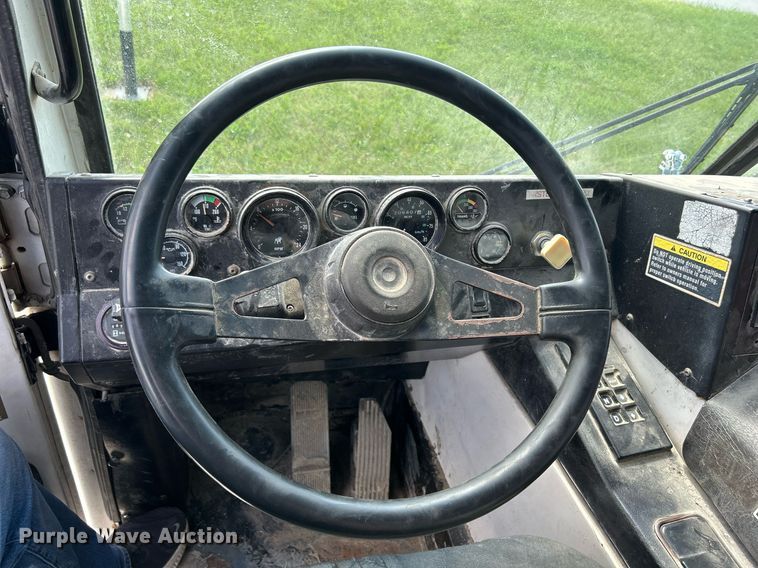 image for item DQ0932 2001 Mack LE613  refuse truck