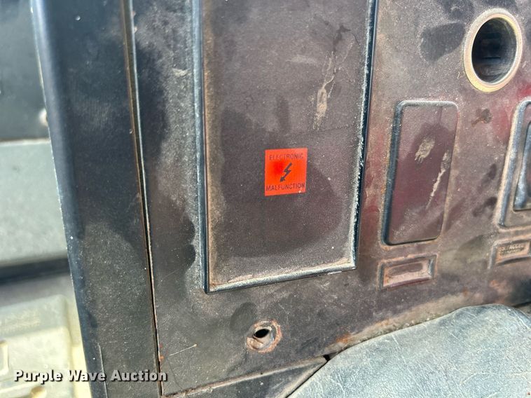 image for item DQ0932 2001 Mack LE613  refuse truck