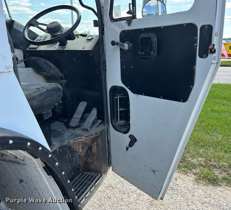 image for item DQ0932 2001 Mack LE613  refuse truck