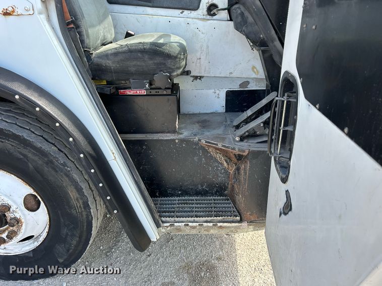 image for item DQ0932 2001 Mack LE613  refuse truck