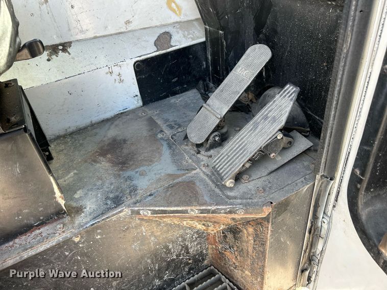 image for item DQ0932 2001 Mack LE613  refuse truck