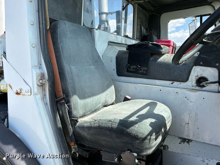 image for item DQ0932 2001 Mack LE613  refuse truck