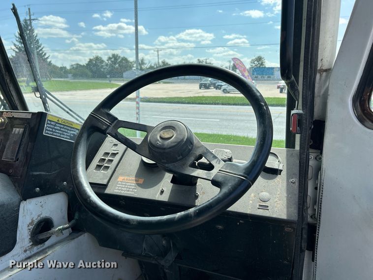 image for item DQ0932 2001 Mack LE613  refuse truck