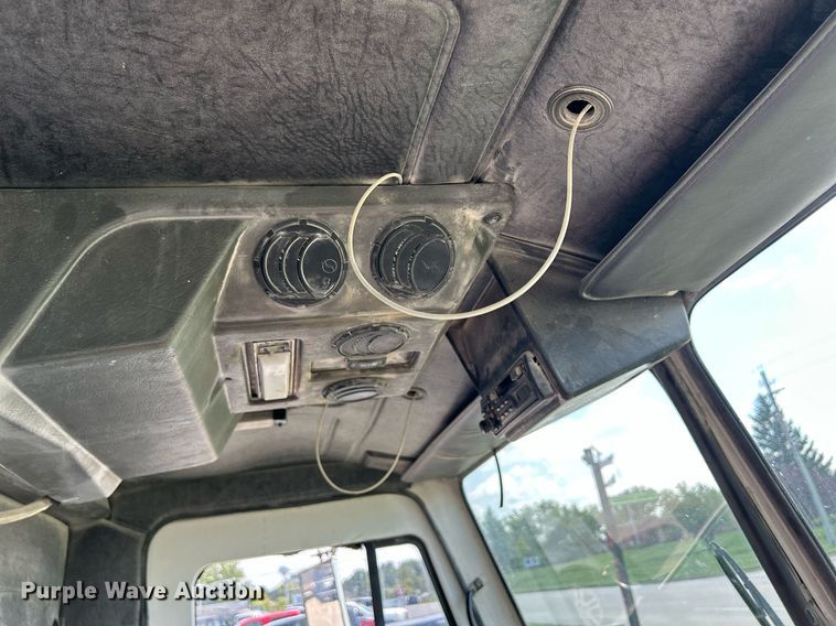 image for item DQ0932 2001 Mack LE613  refuse truck