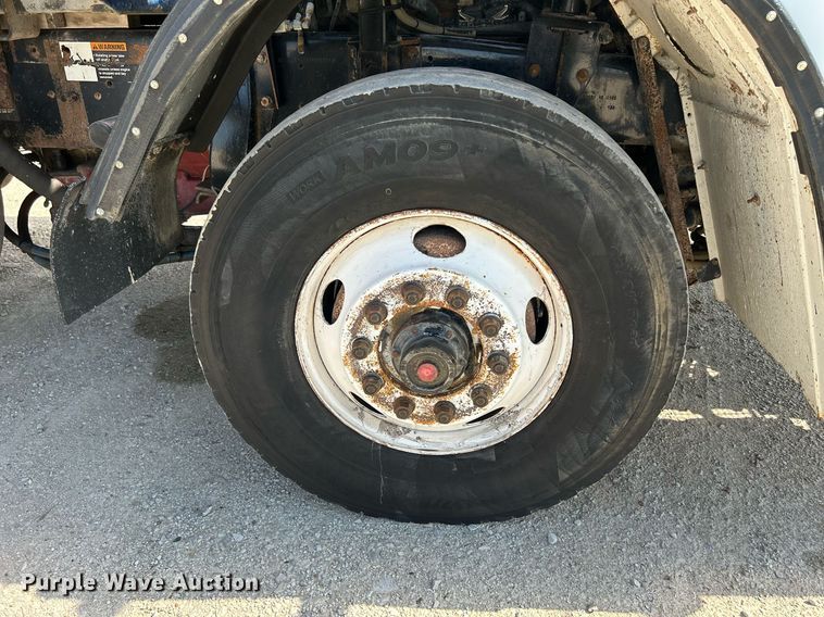 image for item DQ0932 2001 Mack LE613  refuse truck