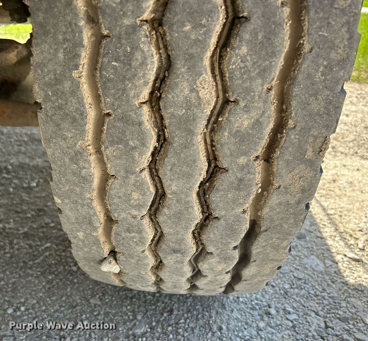 image for item DQ0932 2001 Mack LE613  refuse truck