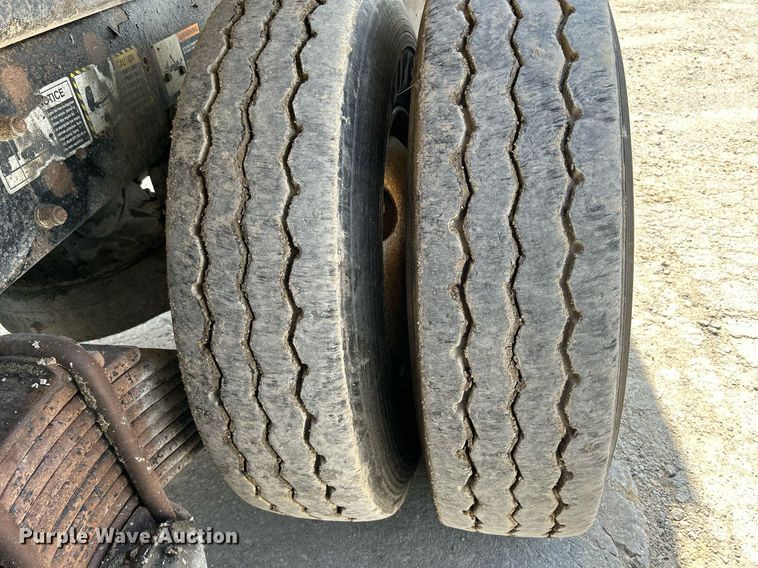 image for item DQ0932 2001 Mack LE613  refuse truck