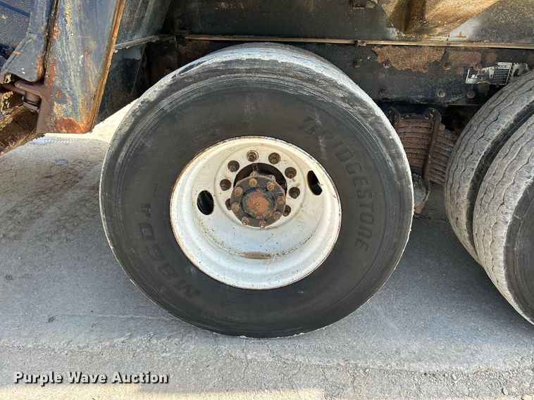 image for item DQ0932 2001 Mack LE613  refuse truck