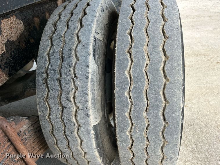 image for item DQ0932 2001 Mack LE613  refuse truck