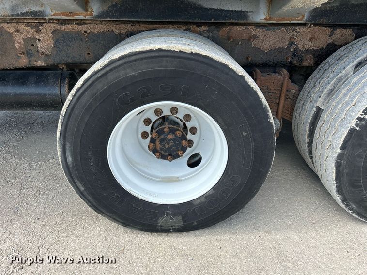 image for item DQ0932 2001 Mack LE613  refuse truck