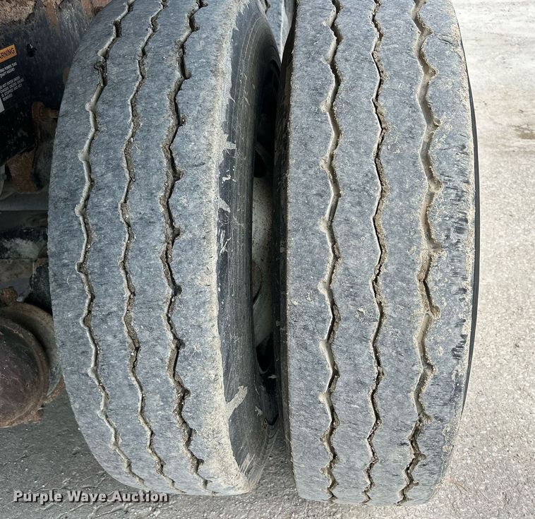 image for item DQ0932 2001 Mack LE613  refuse truck