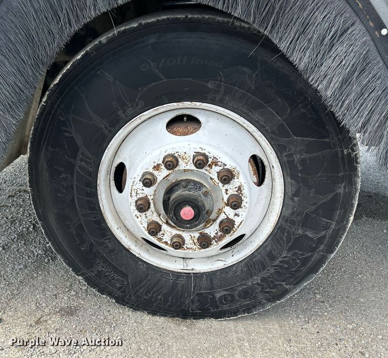 image for item DQ0932 2001 Mack LE613  refuse truck