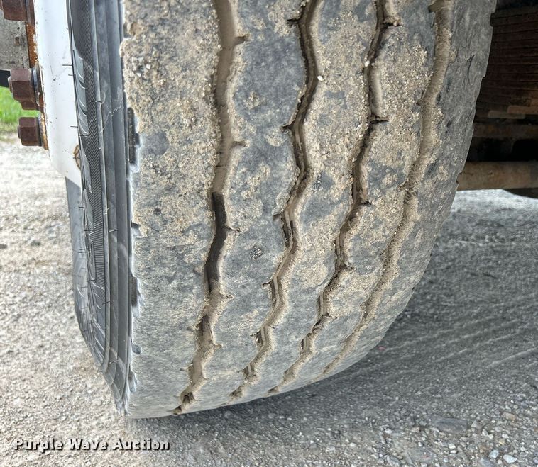 image for item DQ0932 2001 Mack LE613  refuse truck