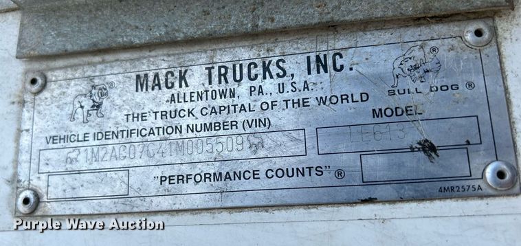 image for item DQ0932 2001 Mack LE613  refuse truck