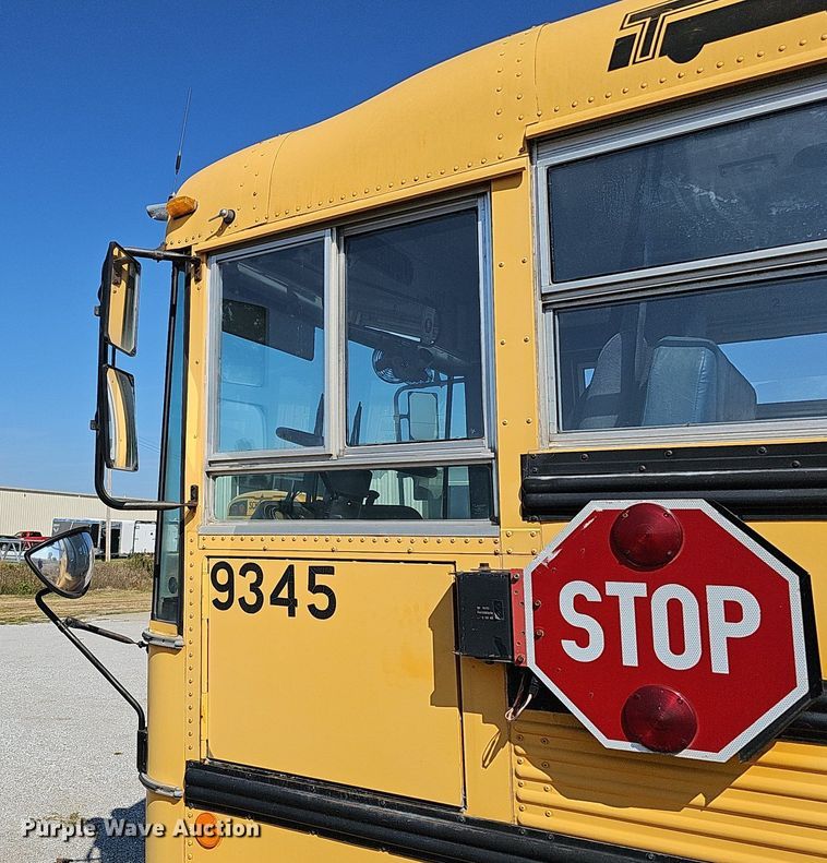 image for item DQ1093 1993 Thomas Built Saf-T-Liner  school bus