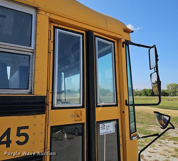 image for item DQ1093 1993 Thomas Built Saf-T-Liner  school bus