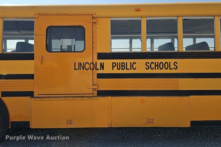 image for item DQ1093 1993 Thomas Built Saf-T-Liner  school bus