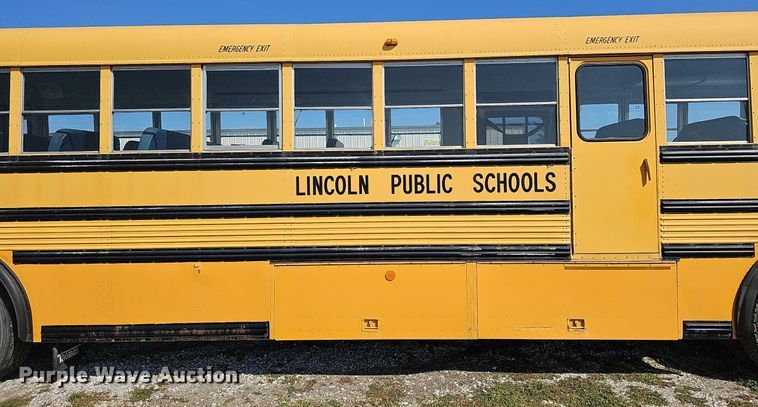 image for item DQ1093 1993 Thomas Built Saf-T-Liner  school bus