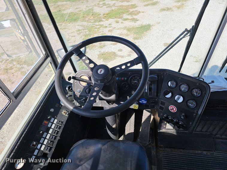 image for item DQ1093 1993 Thomas Built Saf-T-Liner  school bus