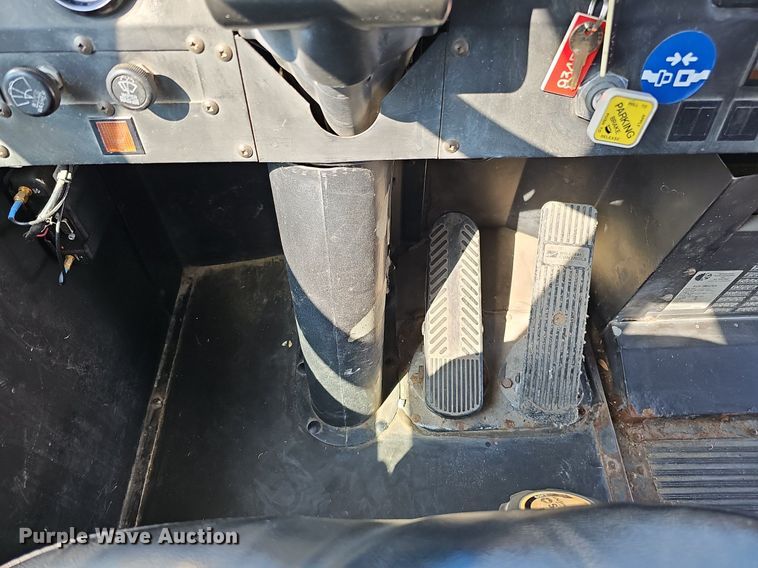 image for item DQ1093 1993 Thomas Built Saf-T-Liner  school bus