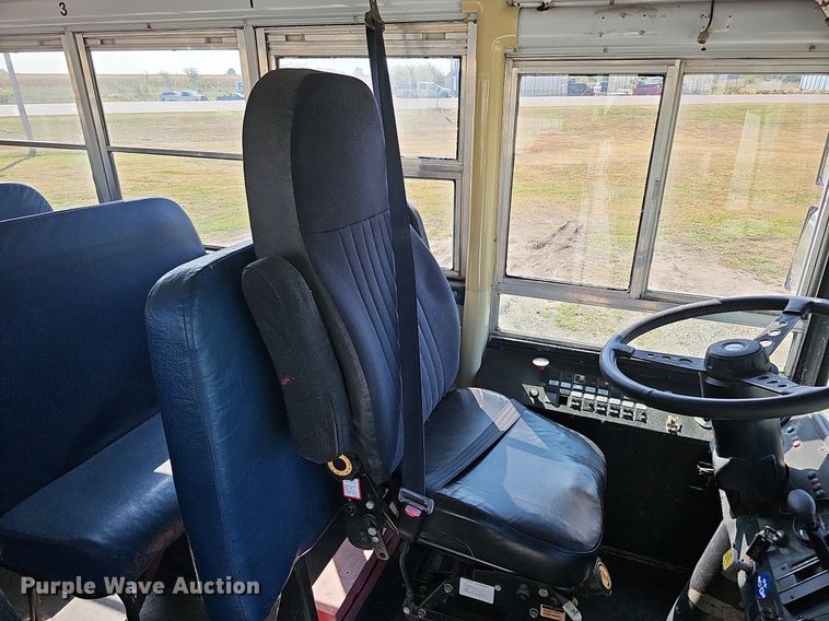 image for item DQ1093 1993 Thomas Built Saf-T-Liner  school bus