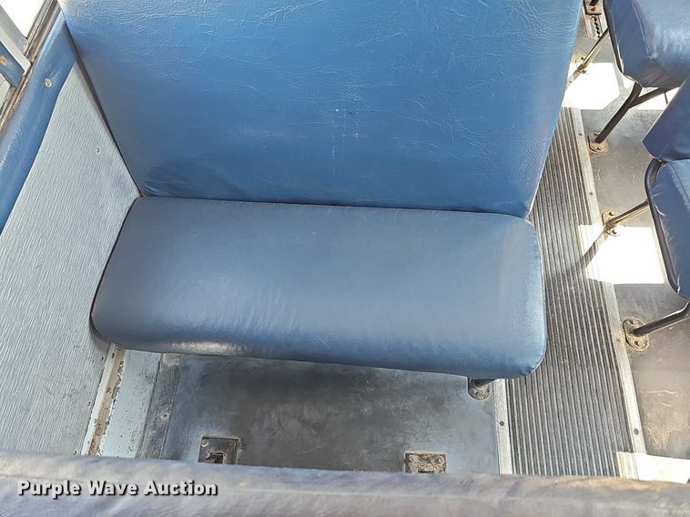 image for item DQ1093 1993 Thomas Built Saf-T-Liner  school bus