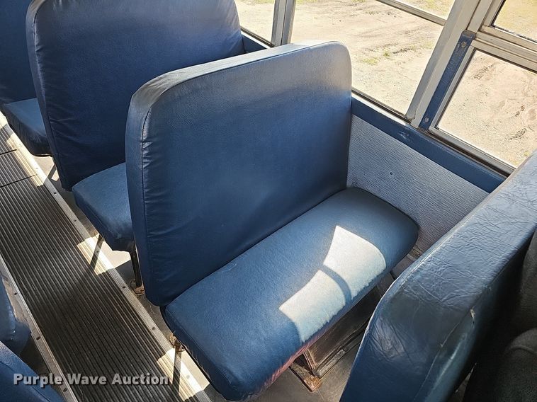 image for item DQ1093 1993 Thomas Built Saf-T-Liner  school bus