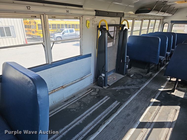 image for item DQ1093 1993 Thomas Built Saf-T-Liner  school bus