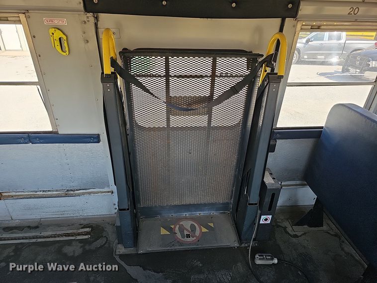 image for item DQ1093 1993 Thomas Built Saf-T-Liner  school bus