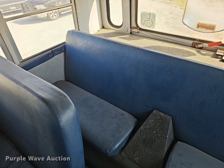 image for item DQ1093 1993 Thomas Built Saf-T-Liner  school bus