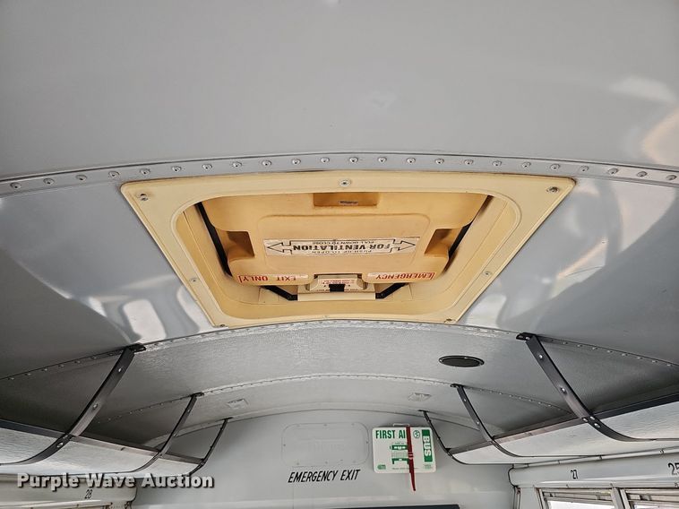 image for item DQ1093 1993 Thomas Built Saf-T-Liner  school bus