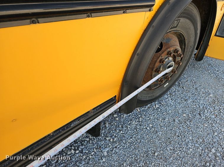 image for item DQ1093 1993 Thomas Built Saf-T-Liner  school bus