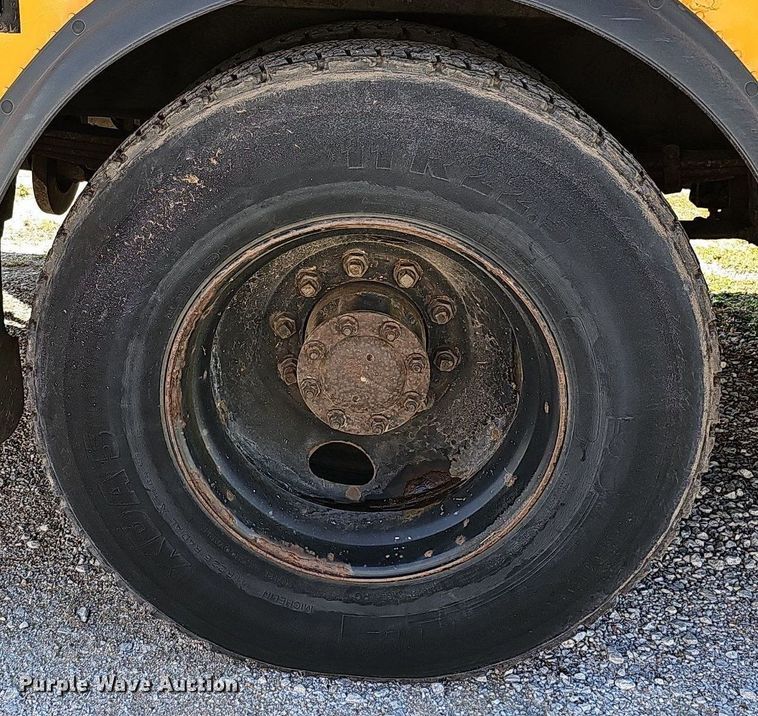 image for item DQ1093 1993 Thomas Built Saf-T-Liner  school bus