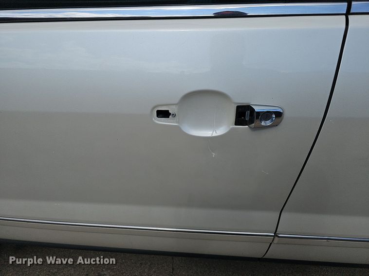 image for item DQ1095 2012 Chevrolet Traverse LTZ  SUV