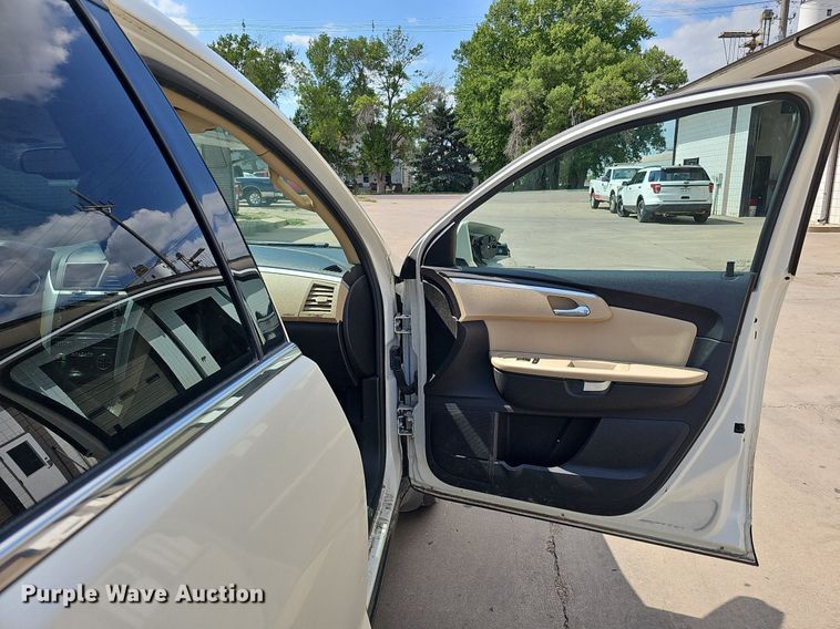 image for item DQ1095 2012 Chevrolet Traverse LTZ  SUV