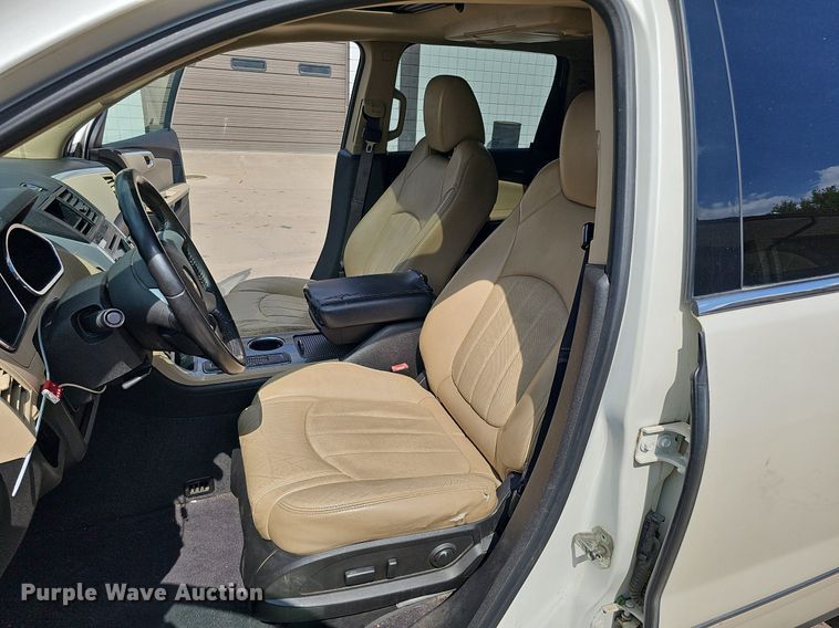 image for item DQ1095 2012 Chevrolet Traverse LTZ  SUV