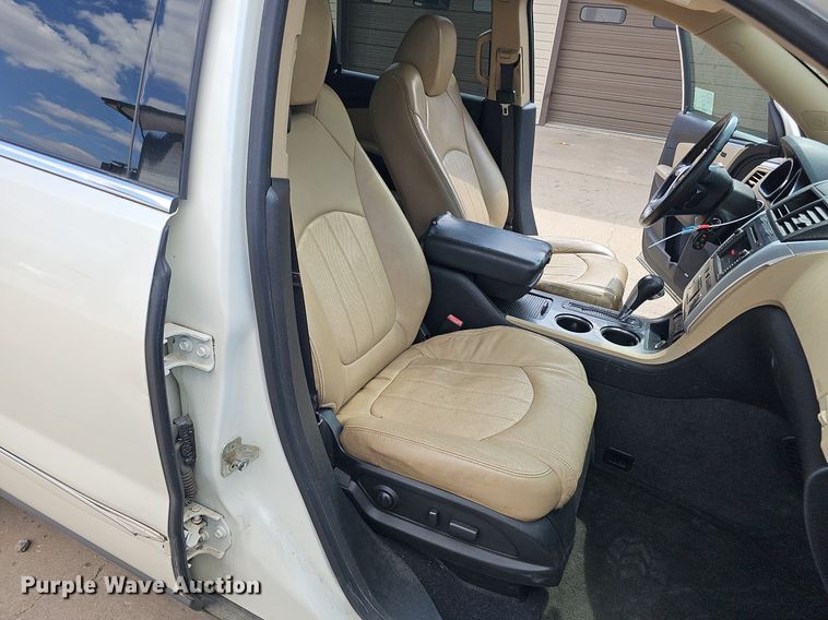 image for item DQ1095 2012 Chevrolet Traverse LTZ  SUV