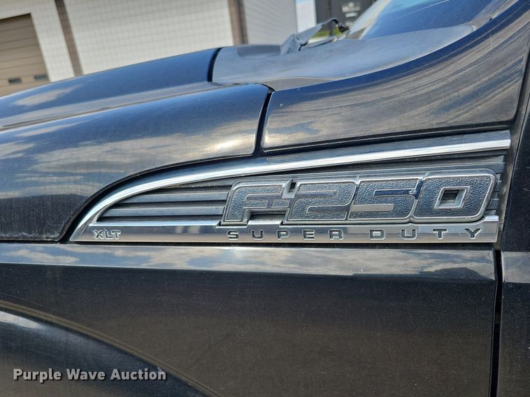 image for item DQ1098 2016 Ford F250 Super Duty XLT  Crew Cab pickup truck